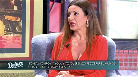 sonia monroy desnuda|Sonia Monroy se desnuda junto a su novia en 'Interviú'.